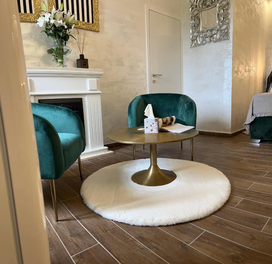 La Dolce Vita Luxury II Apartments With Best Free Private Parking In Center Pula Extérieur photo