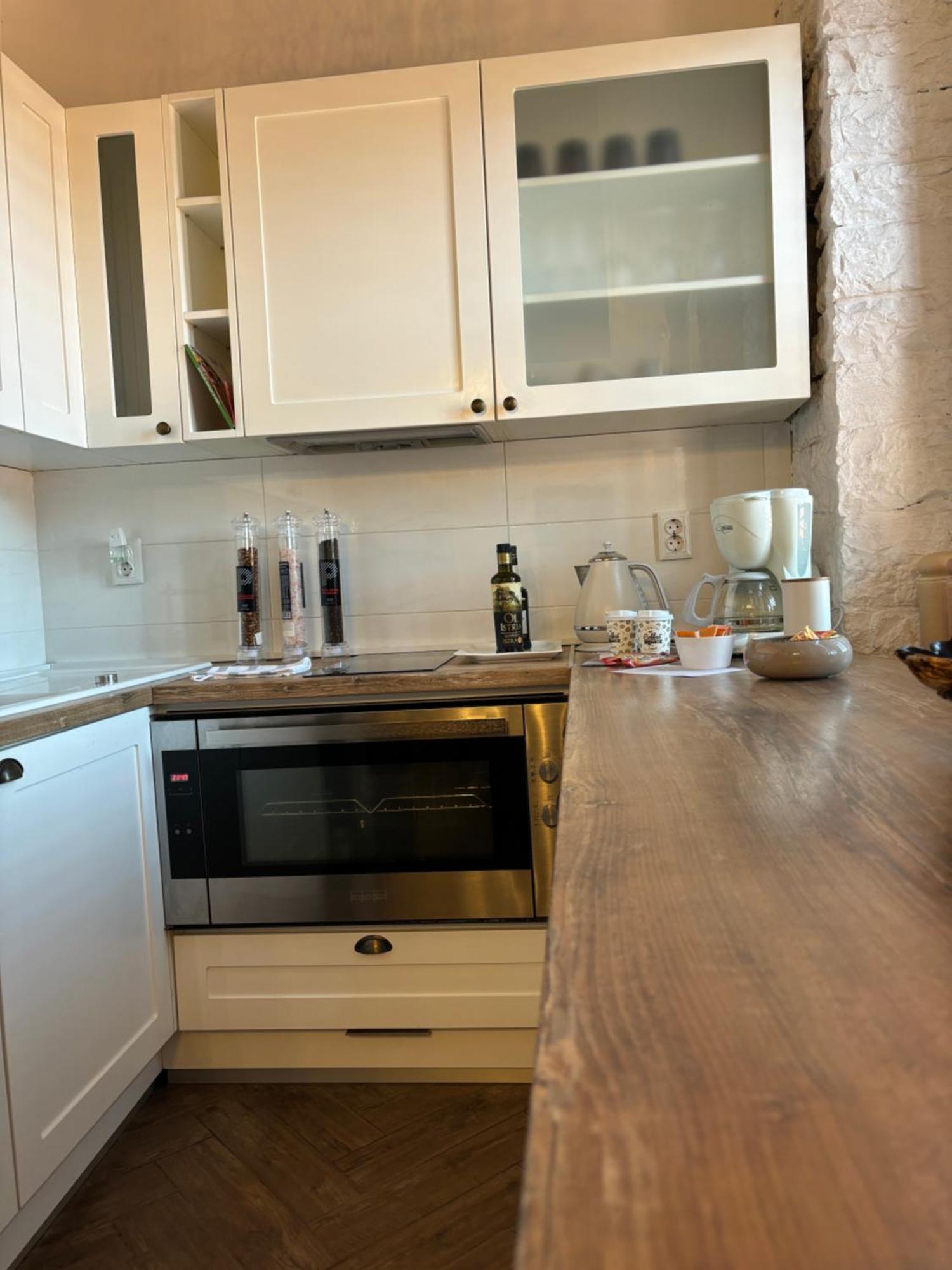 La Dolce Vita Luxury II Apartments With Best Free Private Parking In Center Pula Extérieur photo